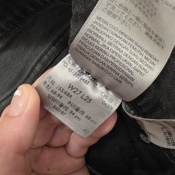 Levi's Gray White Leg High Rise Cropped Raw Hem Grunge Casual Jeans Size 27 - Picture 6 of 9